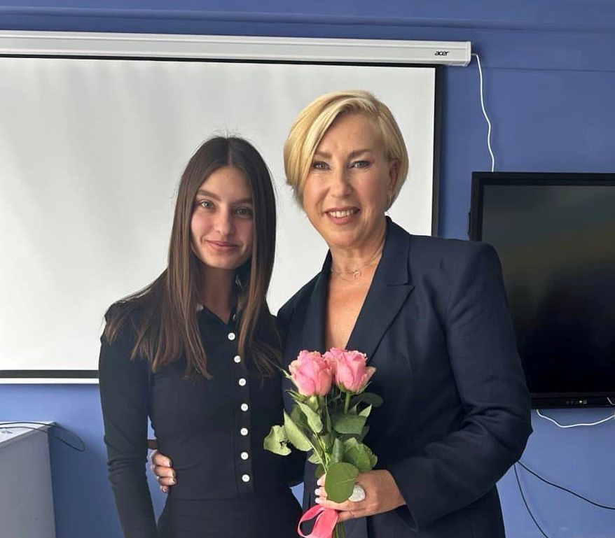 Ольга Навроцька з майбутньою психологинею бізнесу і управління  Каріною Гулянською